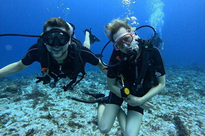 2 tanks for certified divers - Lunch between reefs: why the break matters more than you think