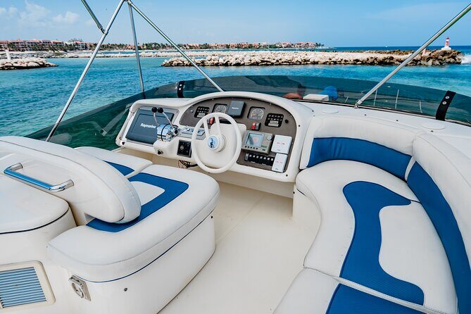 4 Hour 50' Azimut Yacht All-Inclusive in Tulum & Playa del Carmen - A 50-foot Azimut yacht day from Puerto Aventuras