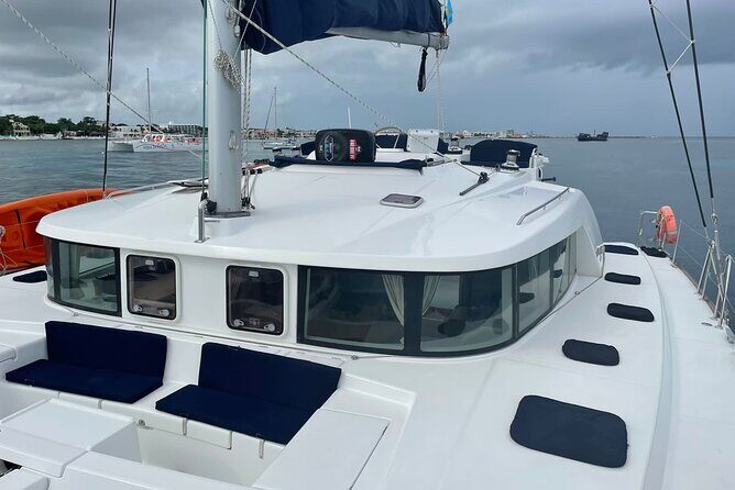 5 Hr Private Catamaran Cruise with lunch and drinks to 15-20 ppl - Snorkeling Reefs, Sailing, and the Big Choice Between North and South