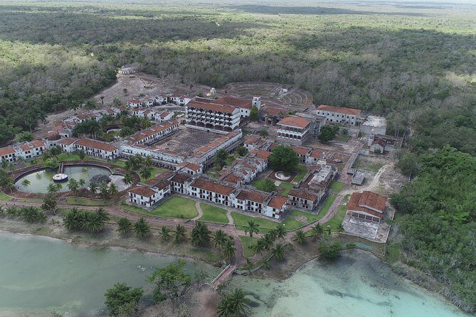 Bacalar Deluxe - Lunch at the edge of the lagoon: fuel for the late afternoon