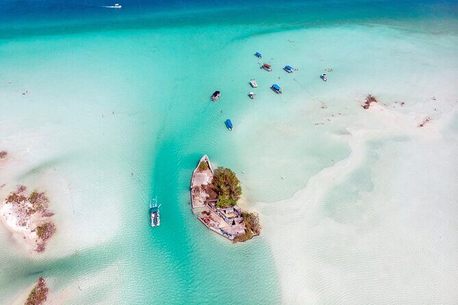 Bacalar Legends and Colors - Bacalar swim stop: your best chunk of real lagoon time
