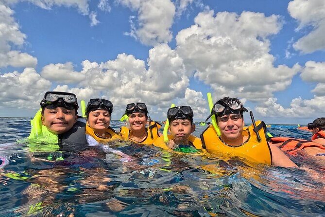 Catamaran in Cozumel with snorkeling at El Cielo and open Bar - Sliding onto the catamaran: timing and first impressions