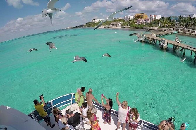 Catamaran Isla Mujeres Unlimited Departing from Playa del Carmen - The food and drinks: where the day’s comfort comes from