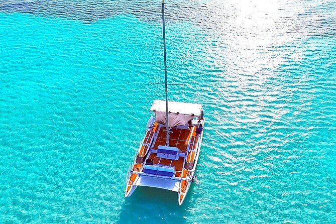 Catamaran Snorkeling to El Cielo and The Money Bar Beach Club - What’s onboard and what’s not: drinks, snacks, and the Money Bar menu