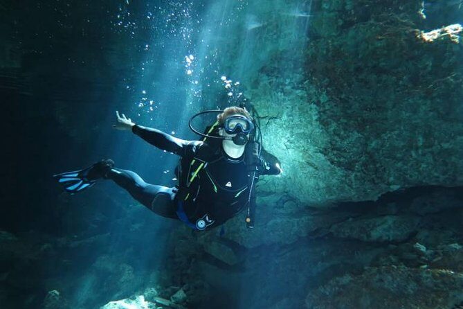 Cenotes diving - Ponderosa (Jardín del Edén) and Tajma Ha (Taj Majal): moss, bats, and palace rooms