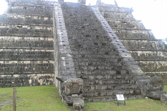 Chichen Itza and Cenote Full Day Tour from Playa del Carmen - Lunch and the Early Buffet Stop: Convenient Fuel, Mixed Opinions