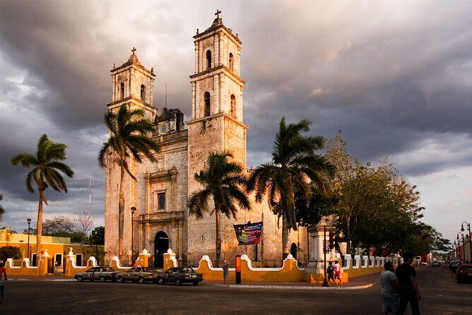 Chichén Itzá, Cenote and Valladolid with Lunch and transportation - Lunch on tour: what the buffet style means for your day
