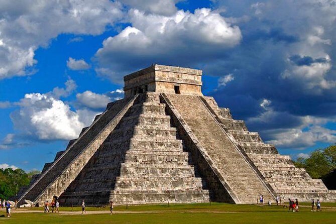 Chichen Itza Premier All-In-One Tour from Cancun and Riviera Maya - El Castillo and the Big Chichén Itzá First Impression