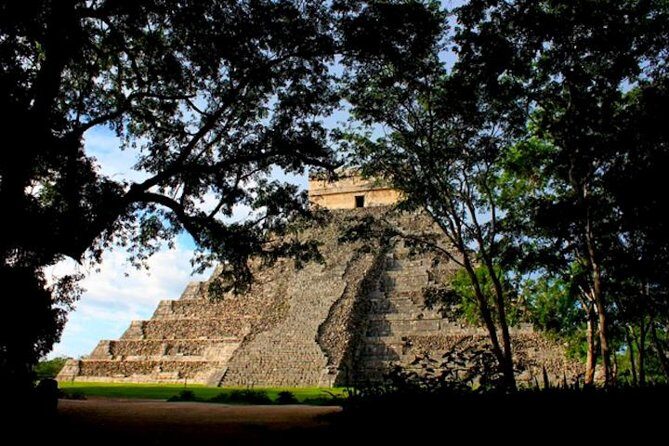 Chichen Itza the Mayan Wonder Tour from Cancun and Riviera Maya - Valladolid Pueblo Magico: A Quick Colonial Taste