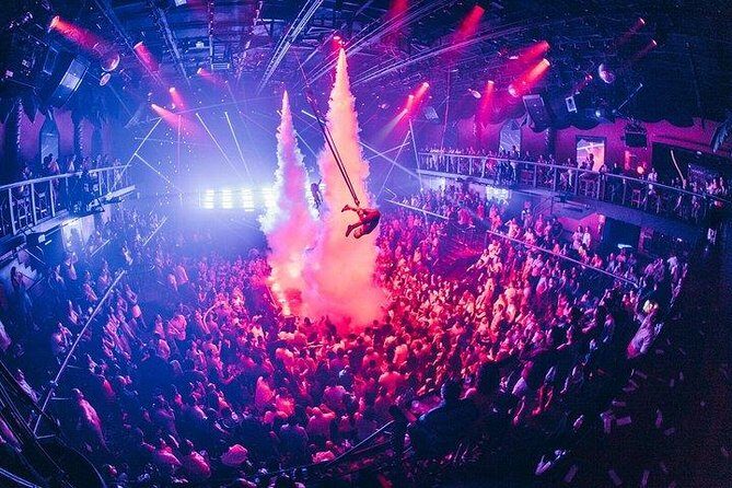 Coco Bongo Playa del Carmen New Year's Eve 2027 - Inside the show: acrobats, screens, and that nonstop staging feel