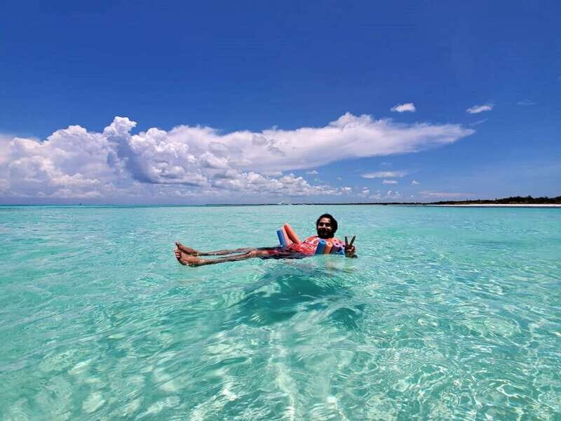 Cozumel: Private Charter Boat and Snorkel Day Trip - Food on board: fruit, homemade guacamole, and ceviche