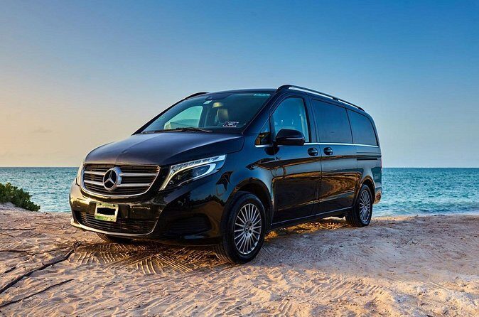 Departures in Mercedes Benz from Tulum to Cancun Airport - Comfort and service level: Mercedes-Benz plus real professionalism