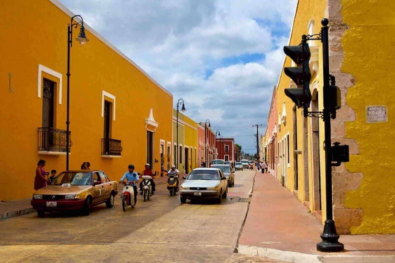 From Tulum: Chichén Itzá Tour, Cenote & Valladolid - Valladolid on foot: colonial streets and a lunch in the main square area