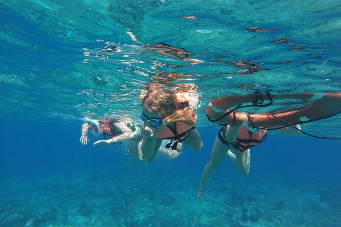 Get to know heaven on earth with Chivis del mar private - Stop 3: El Cielito sandbank, ceviche, and shallow-water freedom