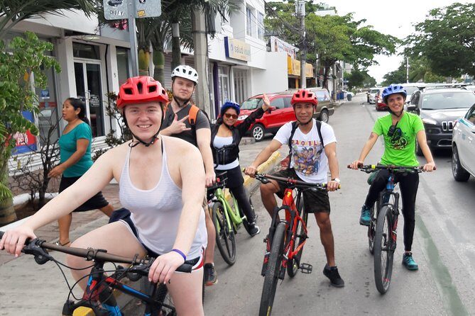 Graffitis & Munchies biketour Playa del Carmen - Breakfast on Daylight: Coffee, Bread, Juices, and Seasonal Fruit