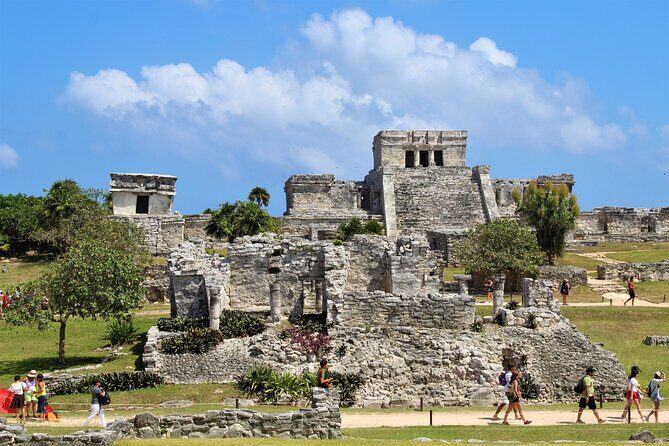 Guerrero Maya (Tulum-Cenote-Caverna) - Private Transport and a Small Group Rhythm (About 15 People)