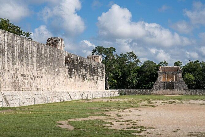 Guided Trip to Chichen Itza, Cenote Saamal, Buffet and Valladolid - Valladolid: A Short Town Stop That Helps You Breathe