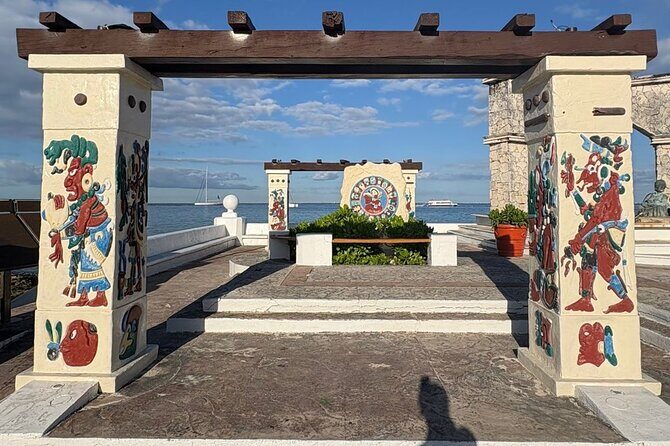 History walking - Foodie Cozumel tour - The guide makes it: Felipe and the Mayan-to-modern storytelling style