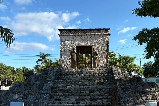 History walking - Foodie Cozumel tour - Casa Jalisco Tequila Museum: organic tasting and a breather