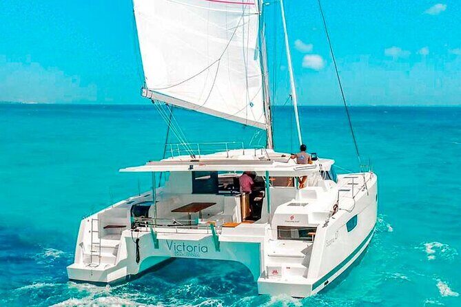 Isla Mujeres Sailing Adventure from Riviera Maya - The beach club lunch: where the open bar turns into an actual break