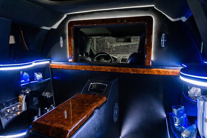 Lincoln Stretch Limo from Tulum to Cancun Airport - Meet Your Driver: Why Communication Makes a Private Transfer Feel Worth It
