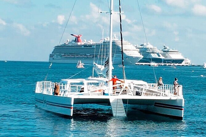 Luxury Cozumel Catamaran: Snorkel, Beach Club & Relaxation - Unlimited Drinks and Black Angus Lunch: How the Food Works