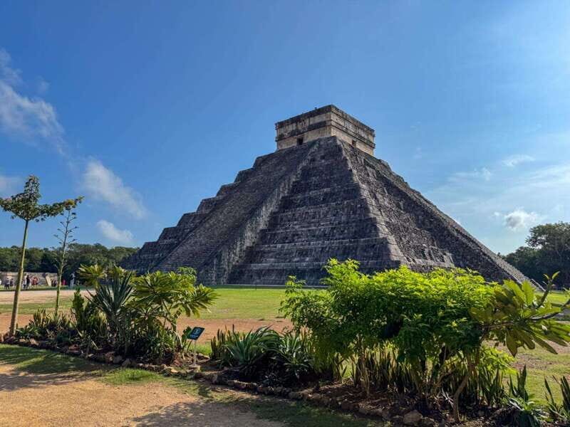 Playa del Carmen: Chichen Itza, Valladolid, Cenote & Buffet - Chichén Itzá: seeing Kukulcán and the Great Ball Court