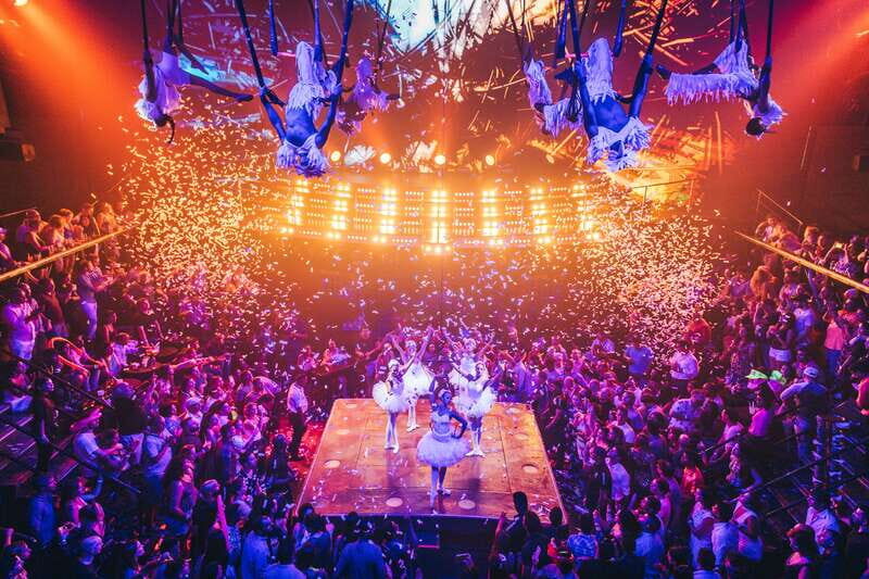 Playa del Carmen: Coco Bongo Nightclub Experience - Your Ticket Choices: Drink Packs, Regular, Gold, and Front Row