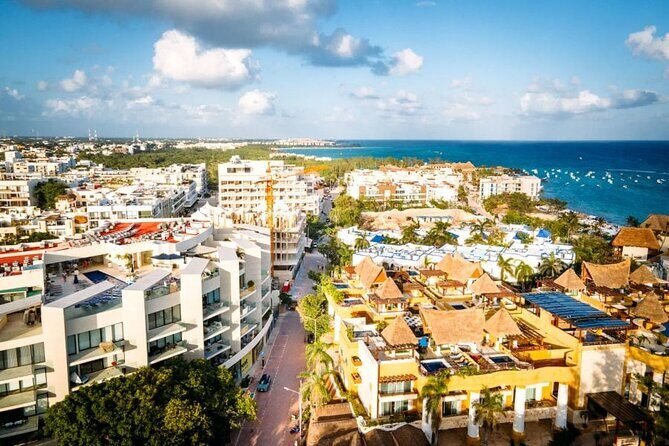 Private Transfer: Playa del Carmen to Cancun Airport CUN by SUV - A clean SUV ride with a professional, friendly driver