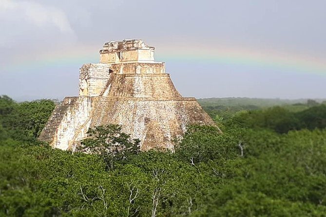 Private Yucatan Highlights Tour - Day 1: Ek Balam for details, then Chichén Itzá for scale