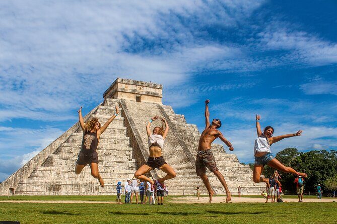 Riviera Maya: Chichen Itza Tour with Cenote - Valladolid for 30 minutes: a quick colonial reset
