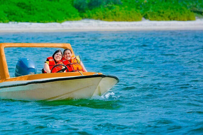 Speed Boat Snorkeling and Beach in Cozumel - Barracuda Beach Club: where you settle in after the water time