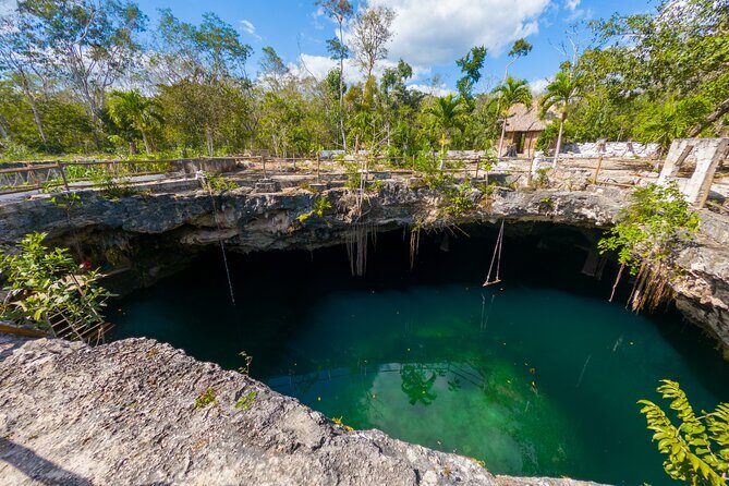 TULUM 4x1: Archaeological Zone, COBA, Cenote, 5th Avenue and lunch. - Tulum ruins: coastal Mayan walls and a very tight visit window