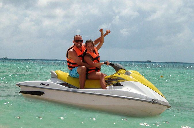 Wet And Wild Combo Experience By Jeep & Snorkel Tour - Photo Stops, Vendors, and That Island Shopping Walk