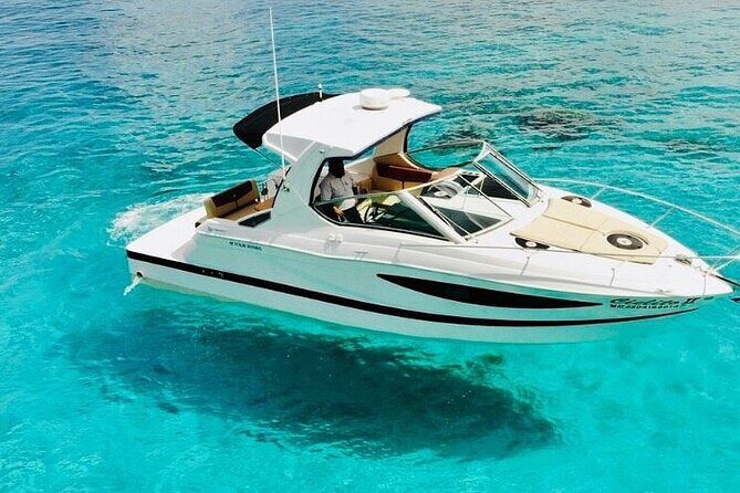Yacht with visit to heaven cie service snorkell included - Onboard setup on Yate Cielito ll: group size, open bar, and real space